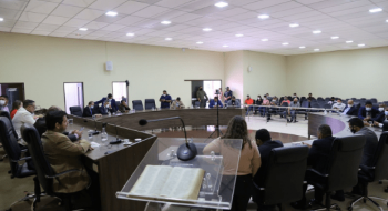 Vereadores criticam falta de estrutura, atrasos de salário e de cirurgias em Aparecida